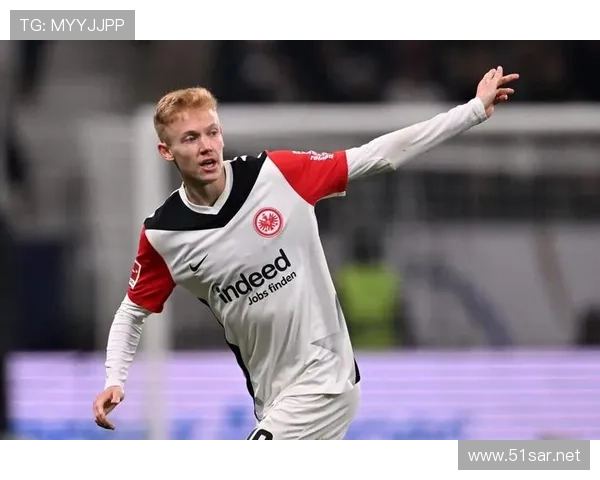 多特蒙德管理层的转会策略存在巨大争议,这已经严重影响到球队的稳定性。 多特蒙德管理层的转会策略存在巨大争议,这已经严重影响到球队的稳定性。