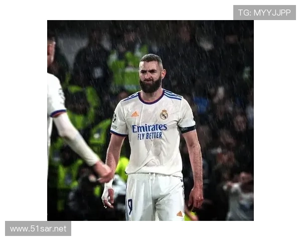 本泽马进球效率稳定性是否受战术角色限制？