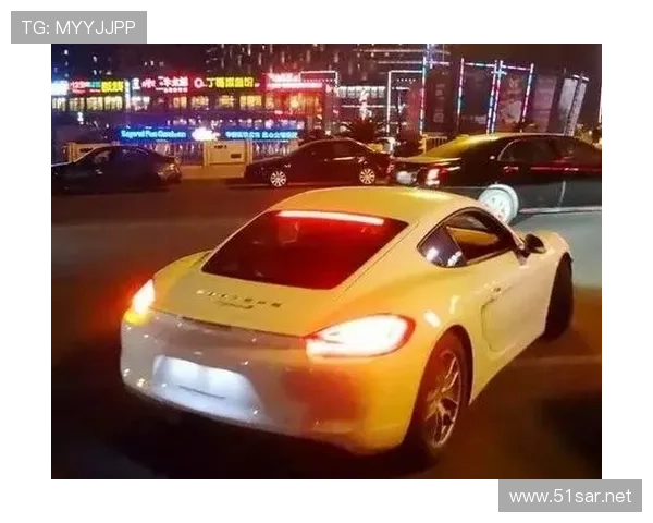 邢傲伟又在朋友圈晒豪车，这日常跟咱们差十条街啊