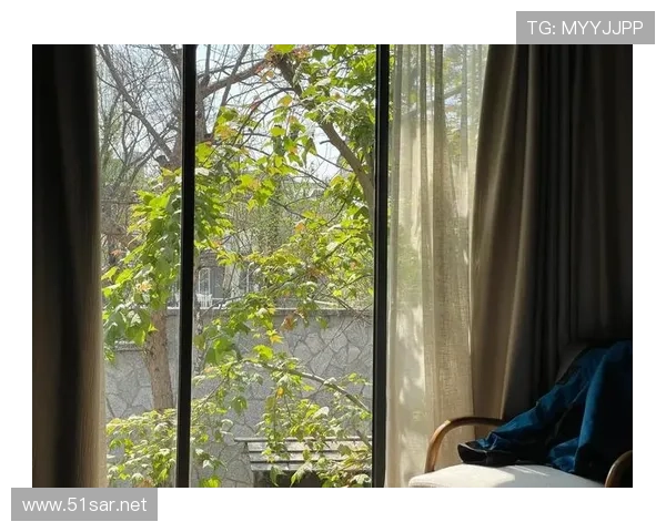 假设柳雅慧随手在朋友圈晒个豪宅派对，我这周打卡意义都崩了